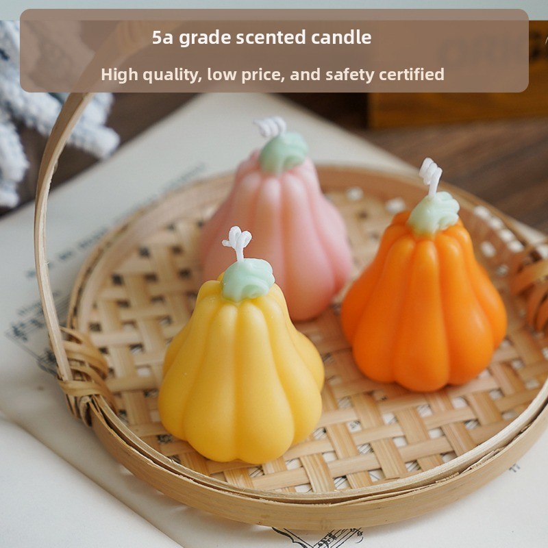 شمعة عطرية فاخرة على شكل يقطين - مراجعة Silk Candle وسعره